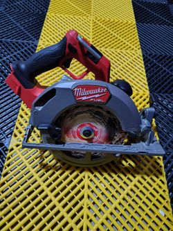 Milwaukee M18 Circular Saw (Tool-Only)