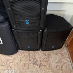 Yorkville speakers powered EP 10 Made In Canada Made In Italy Very Little Use