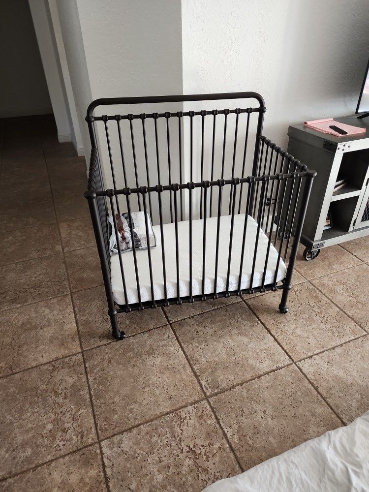 Vintage Style Crib Mini Crib Million Dollar Baby