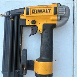 Air Power Nail And Staples Gun 