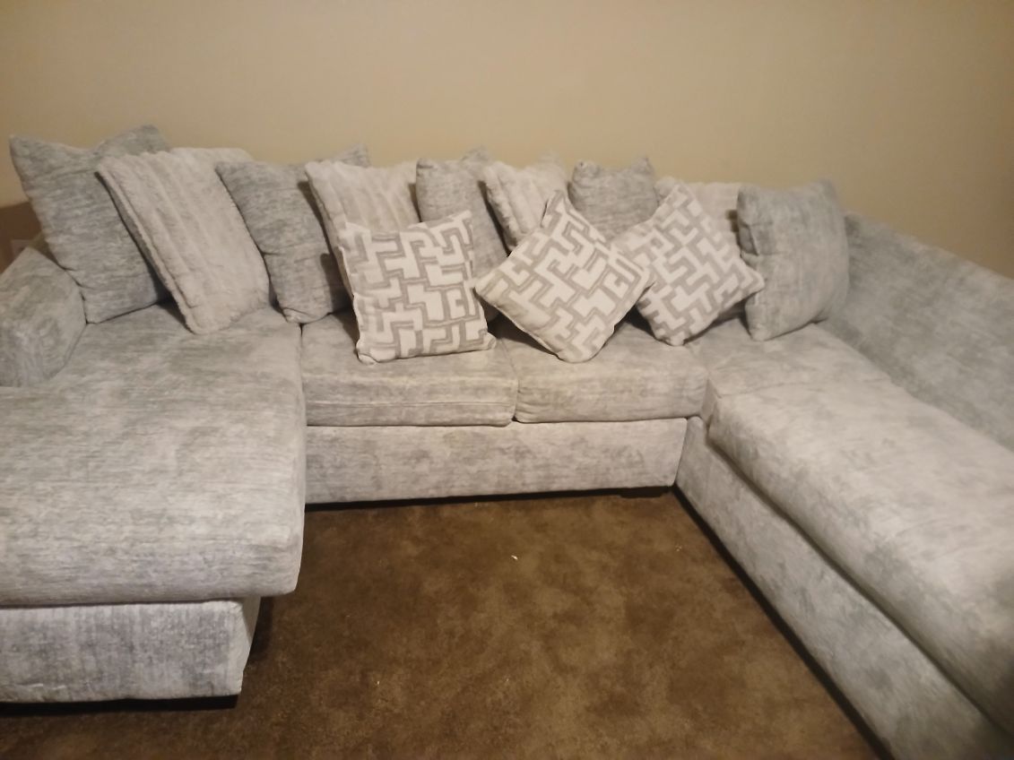 !!! I´m Moving Come Get A Low Priced Living Room Set!!!