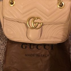 New purse. Perfect for Valentine’s Day ❤️