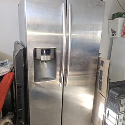 Refrigerator Doble Door Samsung 💯 functional Ice Water Dispensor Veryclean 