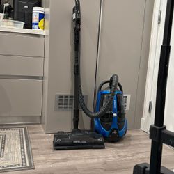 Samsung 12 AMP Canister Vacuum 