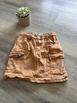 Girls tan skirt