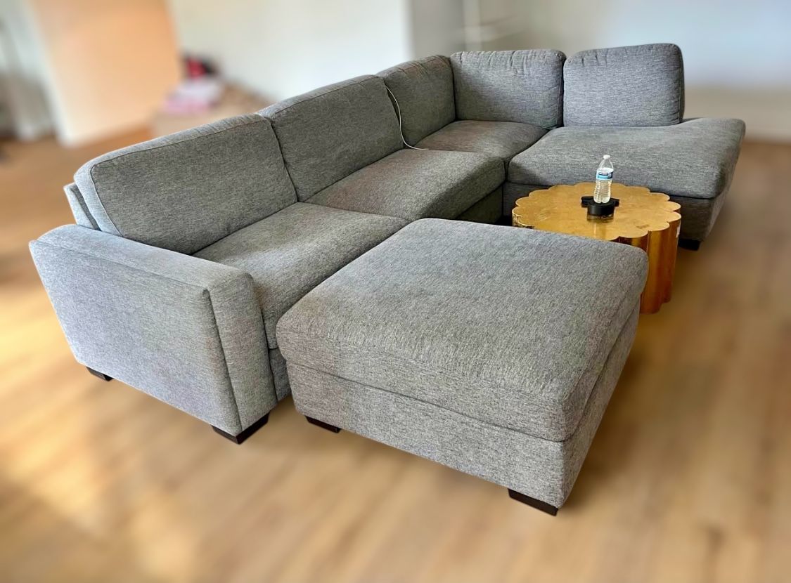 Beautiful Sectional Couch + Ottoman - Delivery Available