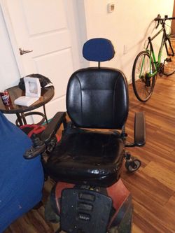 Electric mobility chair