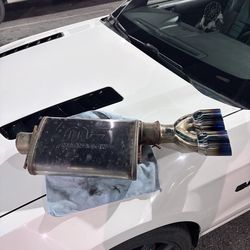 Magma flow exhaust with dual tips