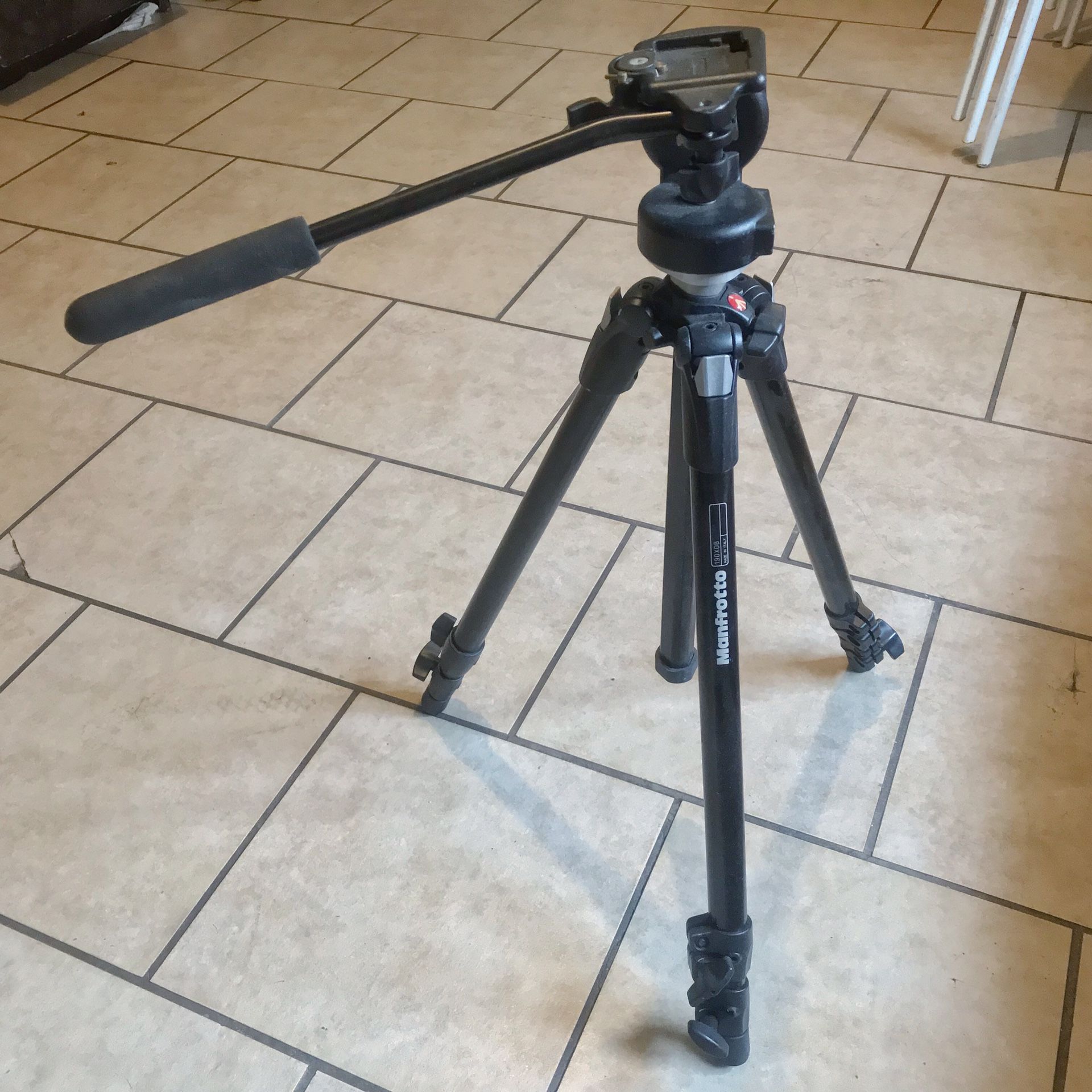 Manfrotto 190xDB Black Tripod / 128RC Head