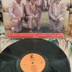 Los Traileros Del Norte - Abeja Reyna disco/record. "Tu Ojos" Muy buenísima disco! Año 1988