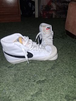 Nike
Women's Blazer Mid 77's High Top size 7