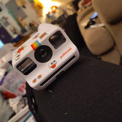 BRAND NEW POLAROID MINI CLIP AND GO