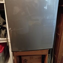6 Month Old Amana Mini Fridge With Small Freezer Section