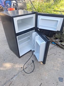 Black Mini Fridge with Top Freezer