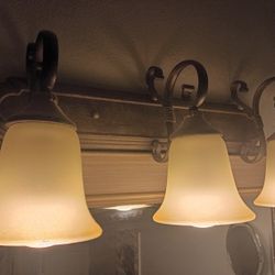 3-light bathroom vanity fixture