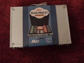 Deluxe Poker Kit.  New. $20