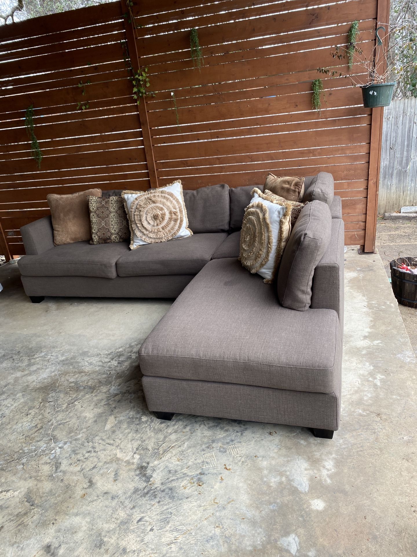 Sectional couch, living room, salas, couches, sofas, sillones, sectionals, brown sectional for