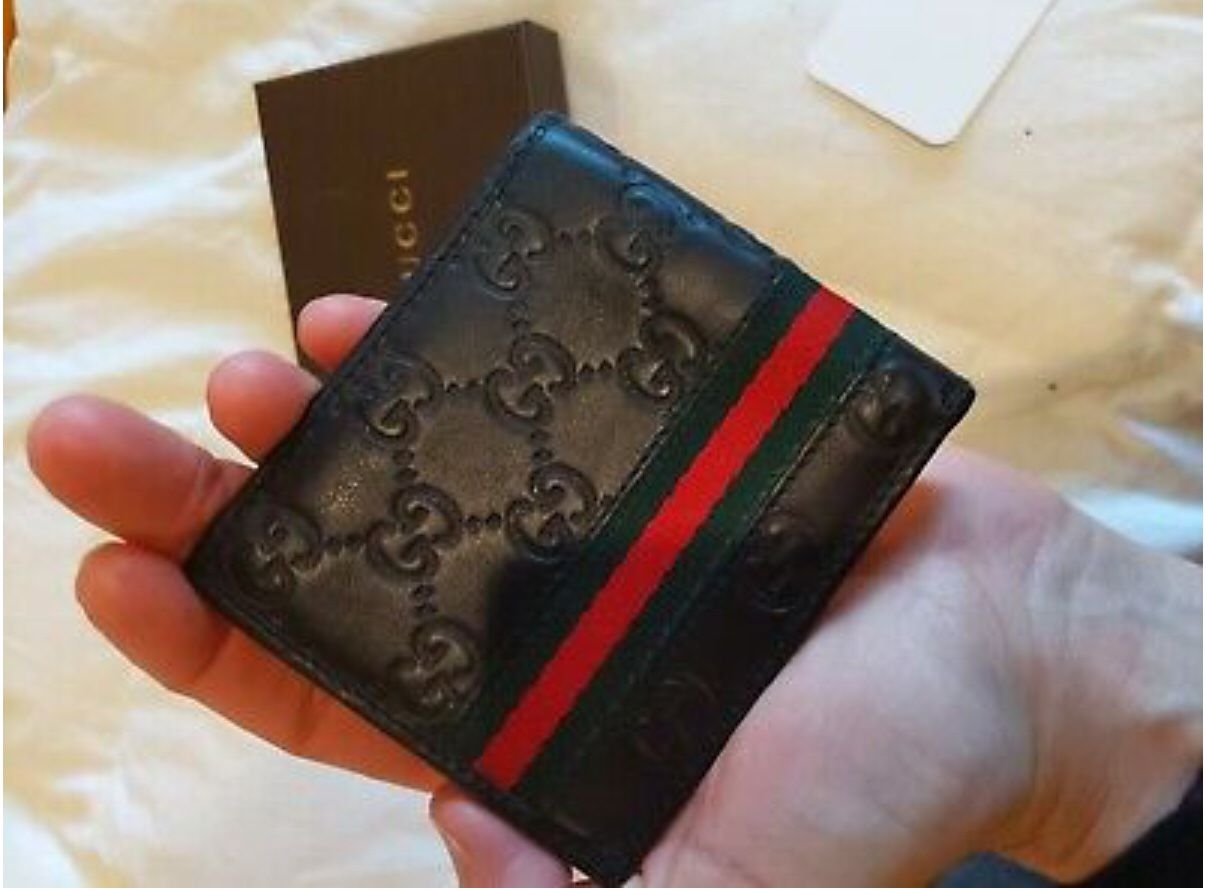Men’s Gucci wallet