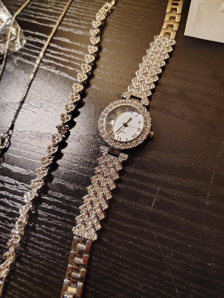 Women's Luxury Jewelry 5 PCs Watch Set