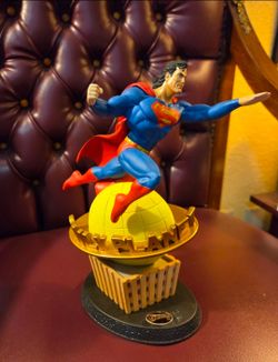 1996 Hallmark DC Modern Era Superman "In A Single Bound" Statue Figure w/ Box