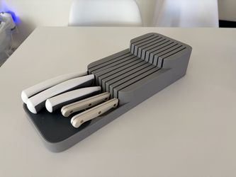 Knife block and kitchen knives