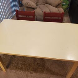 Kids Art Table w/paper roller + Chairs