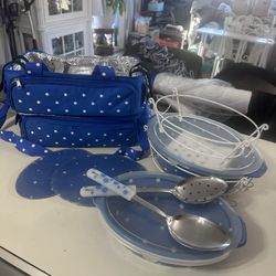 Temptations blue polkadot bakeware set with tote