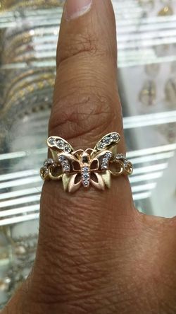 14k Gold ring cz stones high quality 2.2 grams