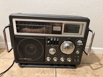 Vintage General Electric AM/FM shortwave Radio (Read Description)