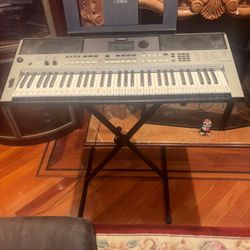 Yamaha Keyboard Piano 