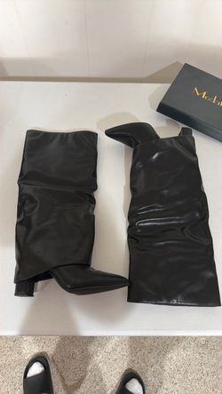 Women high boots dressy black size 8 US Modatope