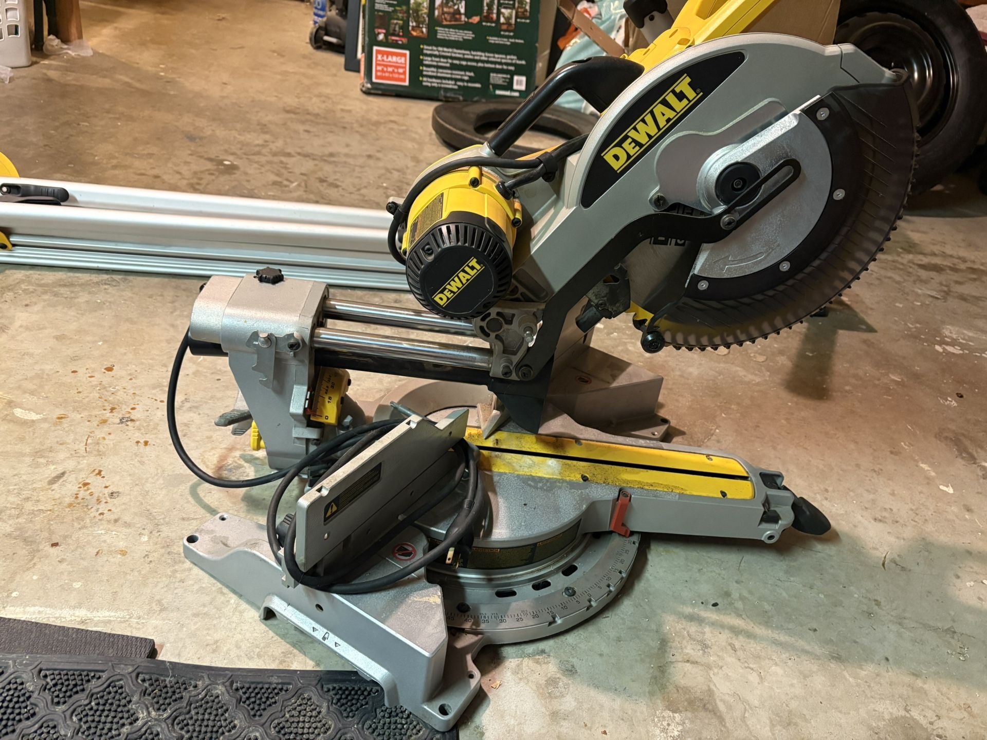 DEWALT Double Bevel Sliding Compound Miter Saw and Miter Saw Stand