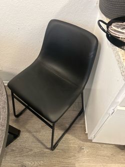 $250 Ashley’s Dining Room Table&Chair Set
