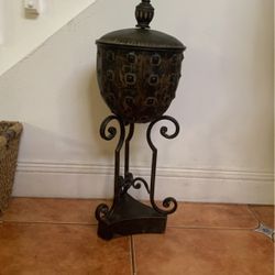 Armor Urn 