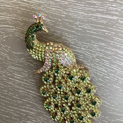 Beautiful, New Sparkling Peacock Brooch W/ Different Shades Of Green Stones $5