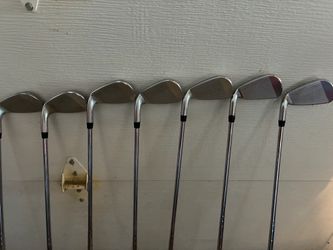 Cobra F7 Irons Set - Golf Clubs