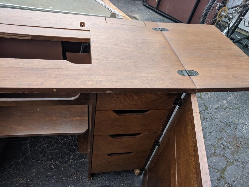 Antique Parsons sewing with electric lift for Sale in La Grange, IL OfferUp