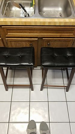 Leather bar stools excellent condition