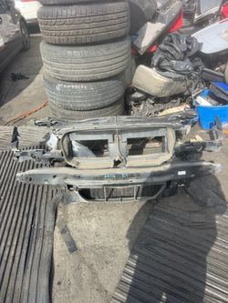 2014 BMW X1 Radiator 2.0 Support $350