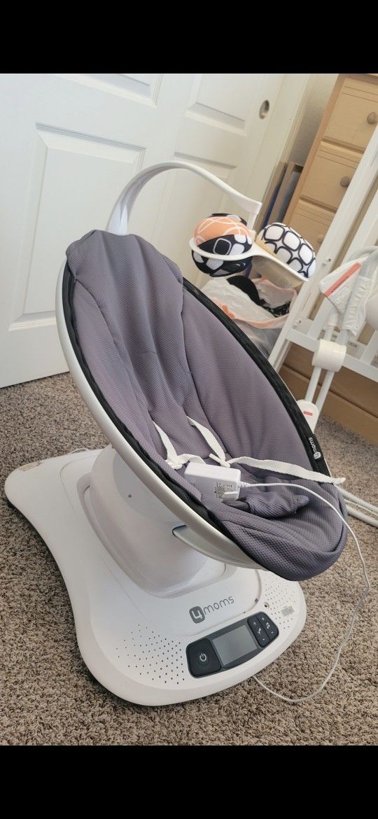 4 MOMS Swing