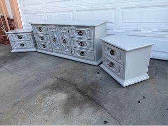 Dresser set