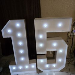  selling the 2 numbers 

$35 each Or $60 Both  Perfect Conditions...4ft tall 