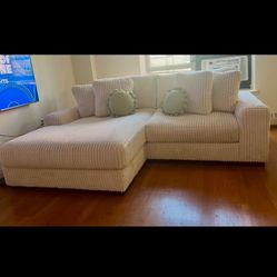 Ashleys Lindyn 2-piece Modular Loveseat with Chaise 