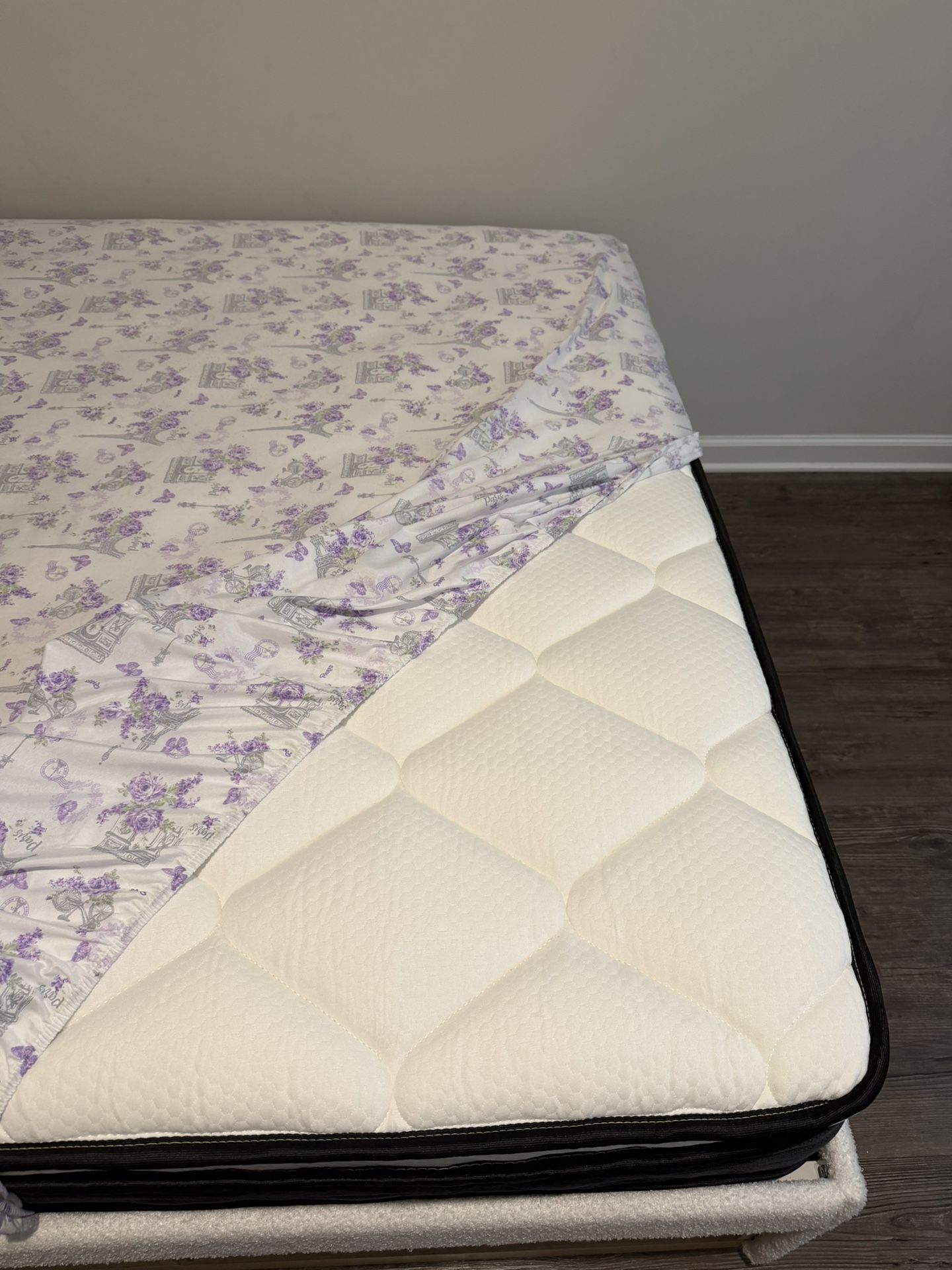 Bad frame with mattress