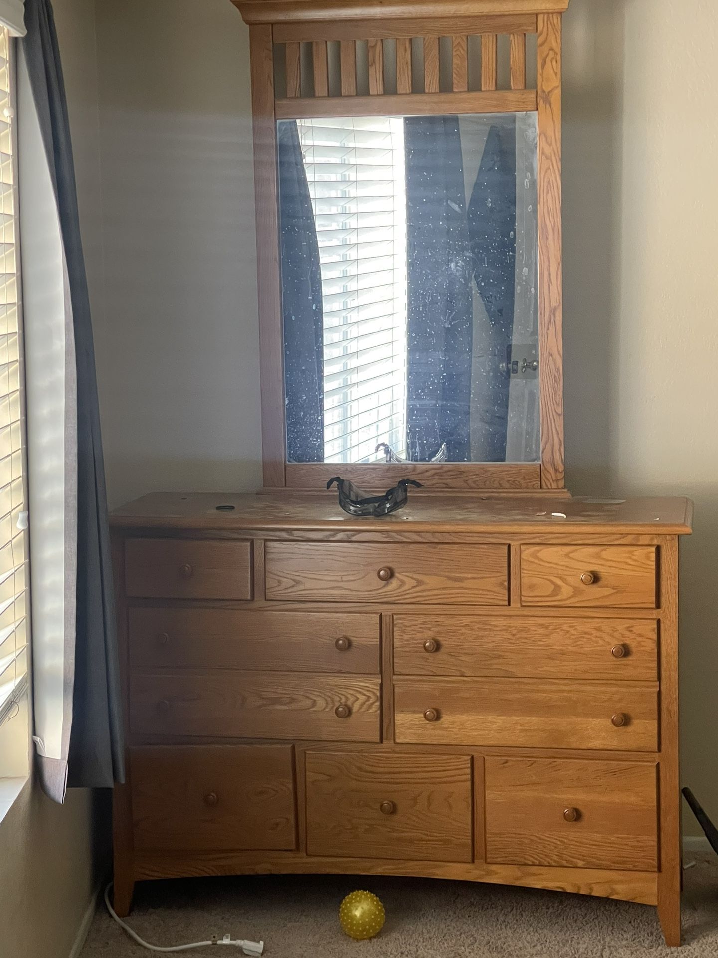 Dresser With Mirror