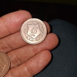 2004 Pakistan 5 Rupees coin. 
Composition: Copper-nickel.
