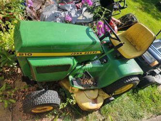 John Deere 210 Riding Lawn Tractor