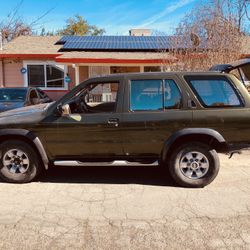 1999 Nissan Pathfinder · LE Sport Utility 4D