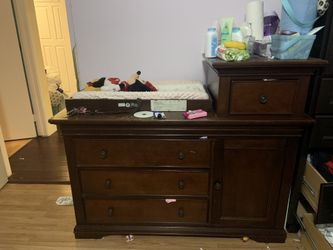 Table changer/ dresser
