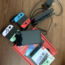 OLED Nintendo Switch + Extra Joycons